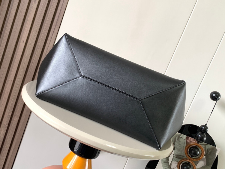 کیف زنانه برند Loewe