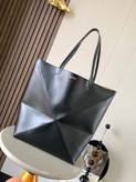 کیف زنانه برند Loewe