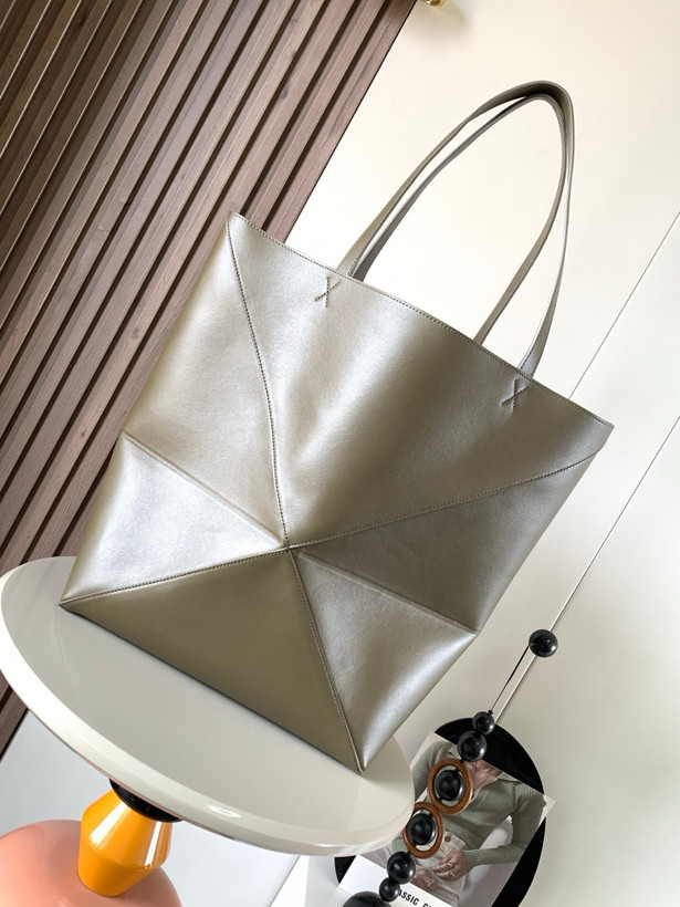 کیف زنانه برند Loewe