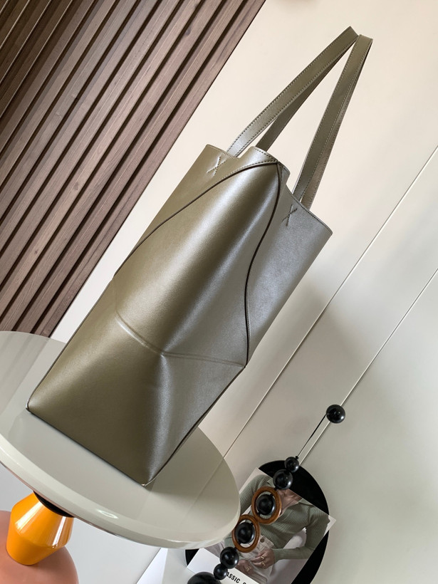 کیف زنانه برند Loewe