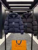 کاپشن برند Louis Vuitton