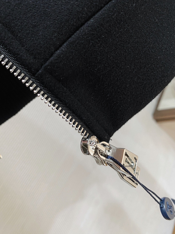 ست مردانه برند Louis Vuitton