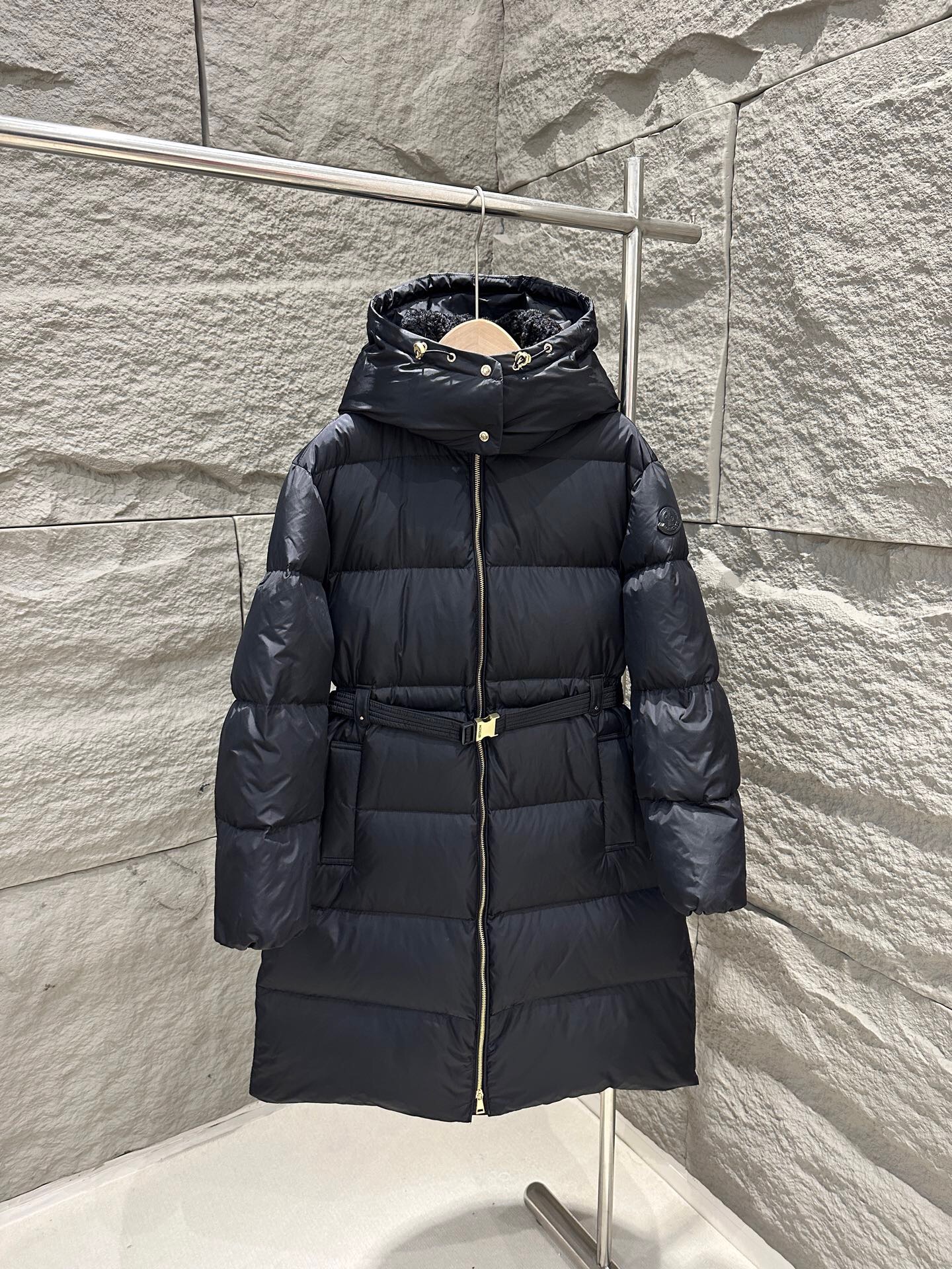 کاپشن زنانه برند Moncler