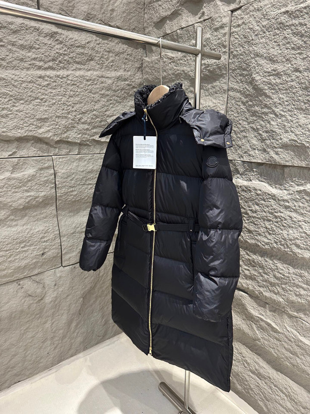 کاپشن زنانه برند Moncler