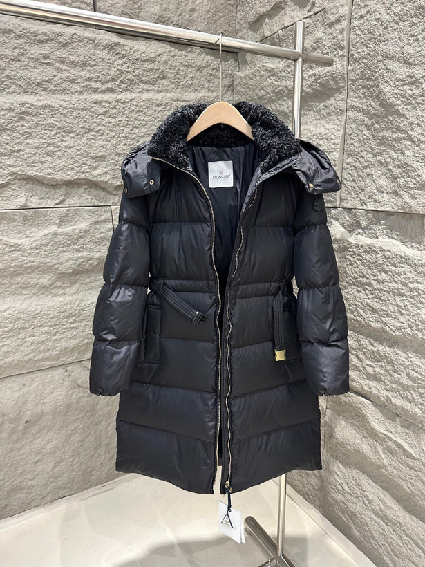 کاپشن زنانه برند Moncler