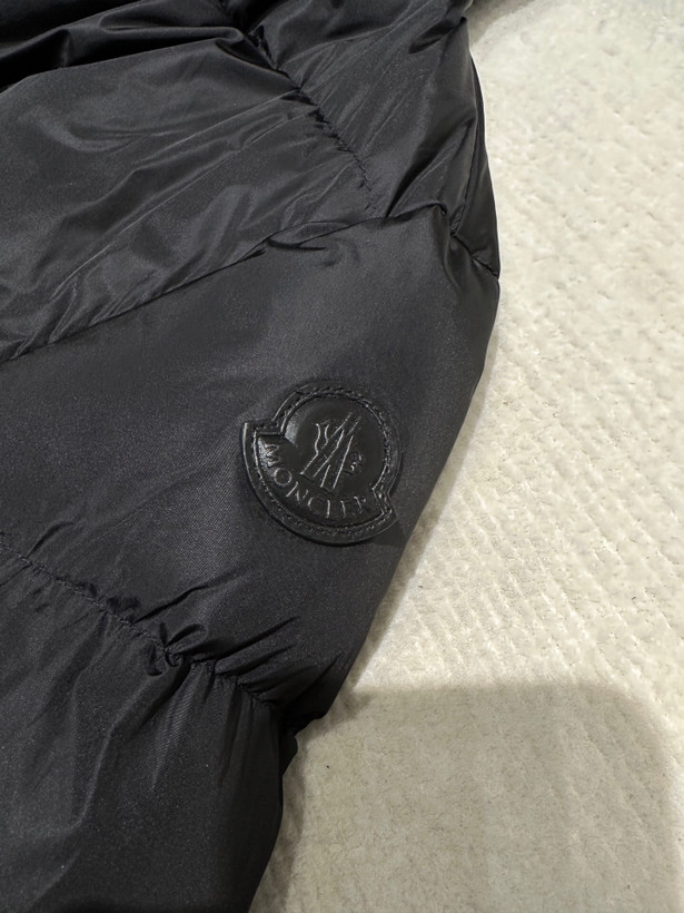 کاپشن زنانه برند Moncler