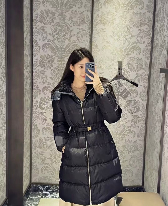 کاپشن زنانه برند Moncler