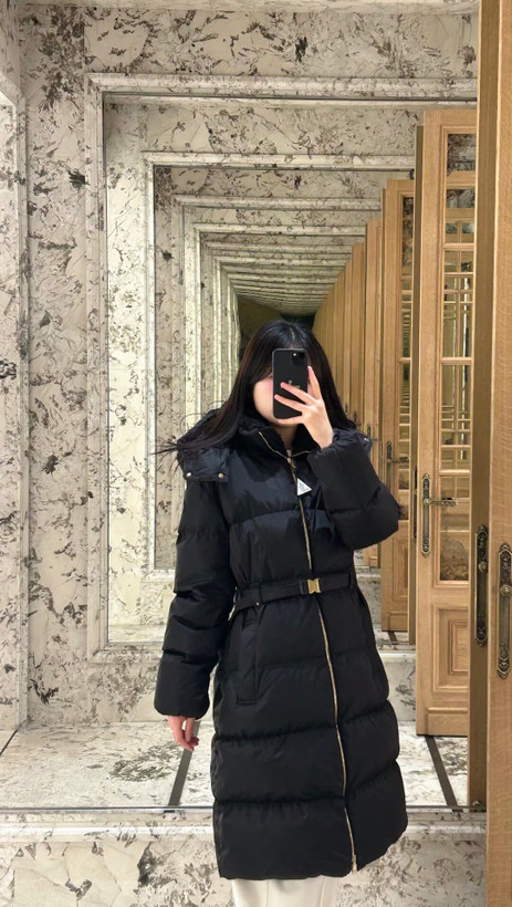 کاپشن زنانه برند Moncler