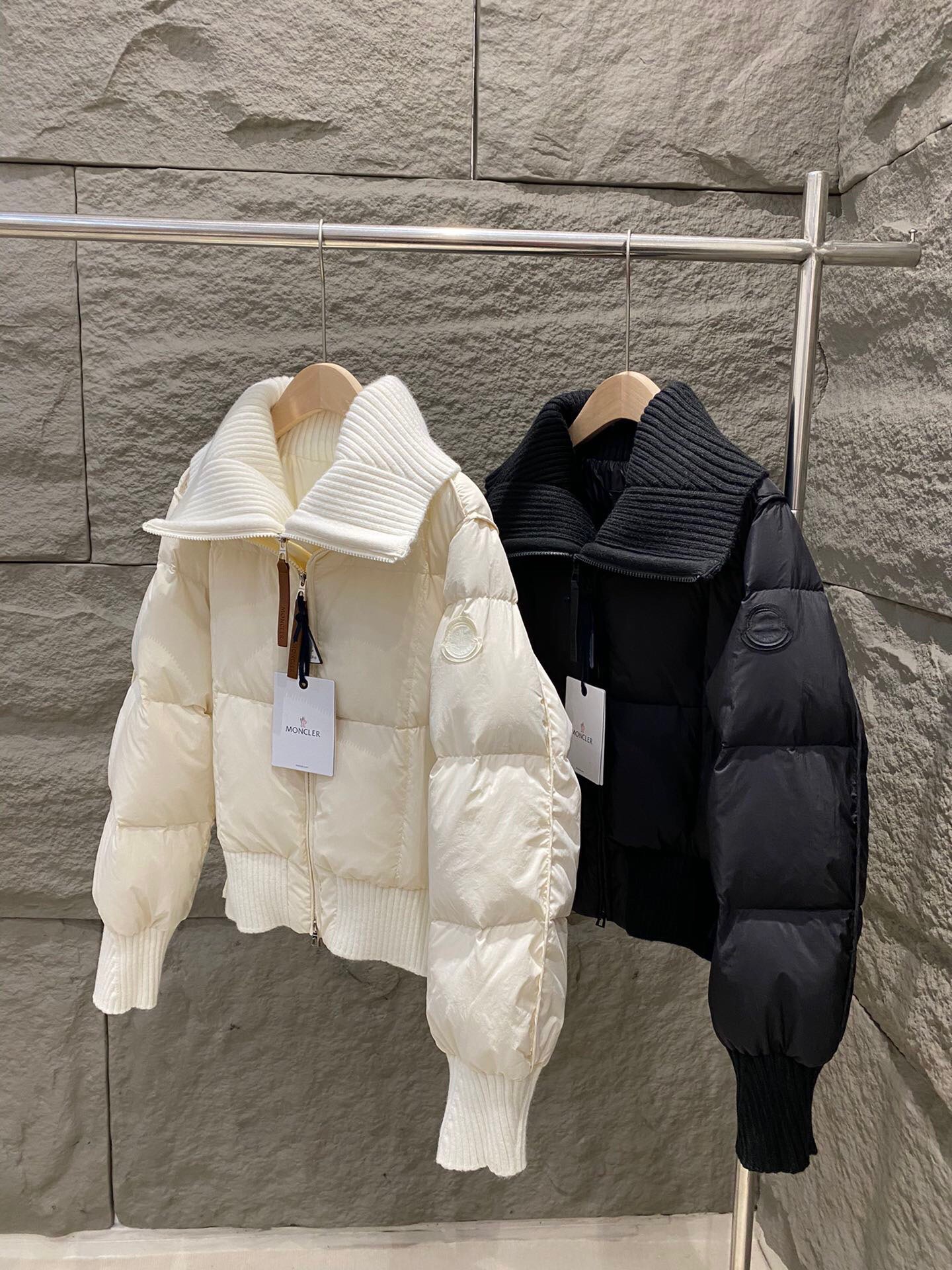 کاپشن زنانه برند Moncler