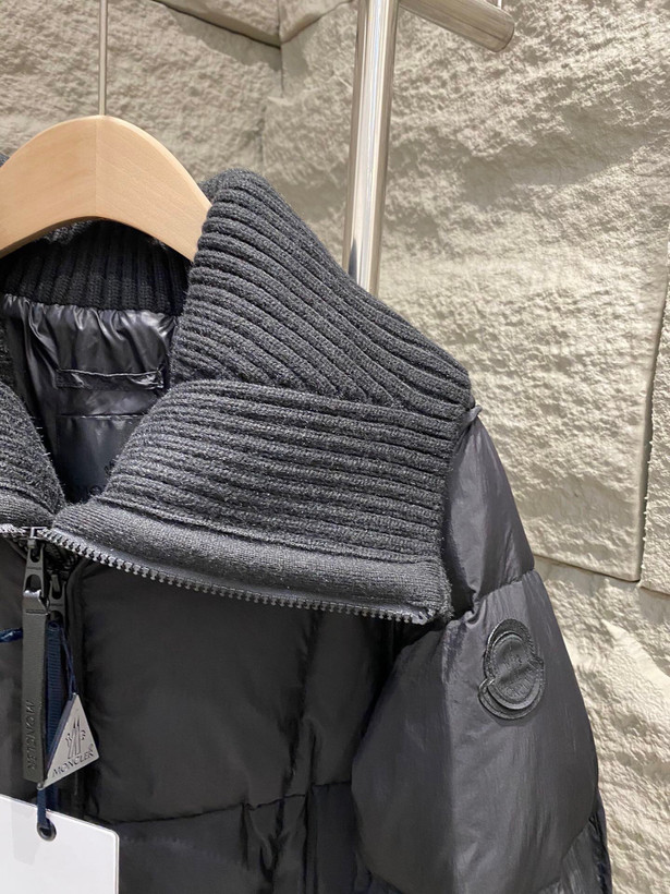کاپشن زنانه برند Moncler