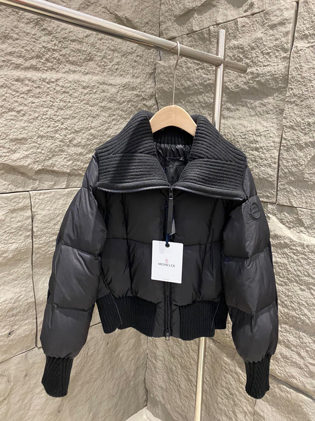 کاپشن زنانه برند Moncler