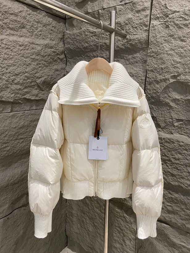 کاپشن زنانه برند Moncler