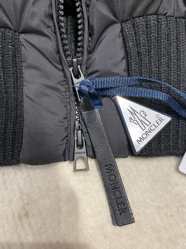 کاپشن زنانه برند Moncler