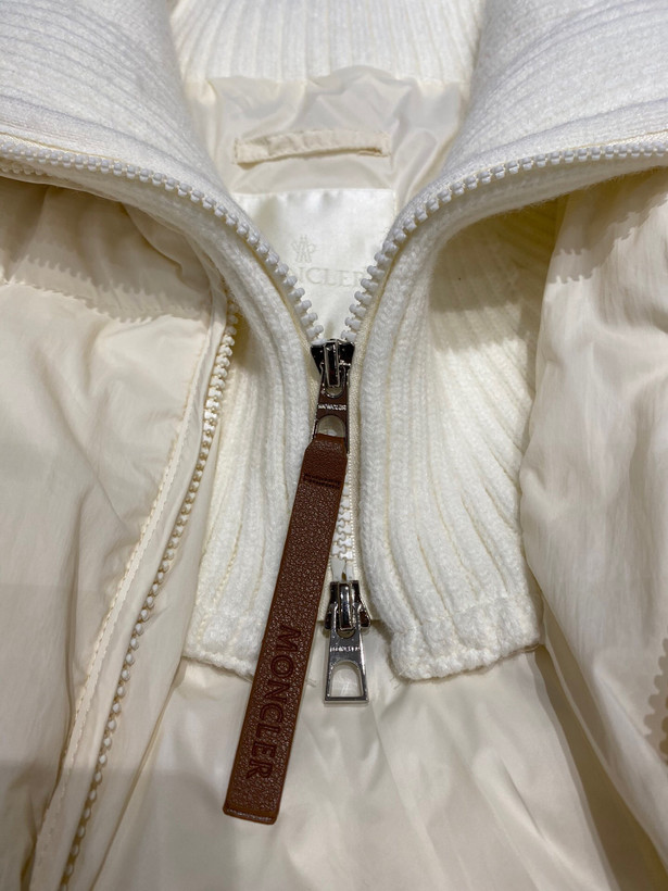 کاپشن زنانه برند Moncler