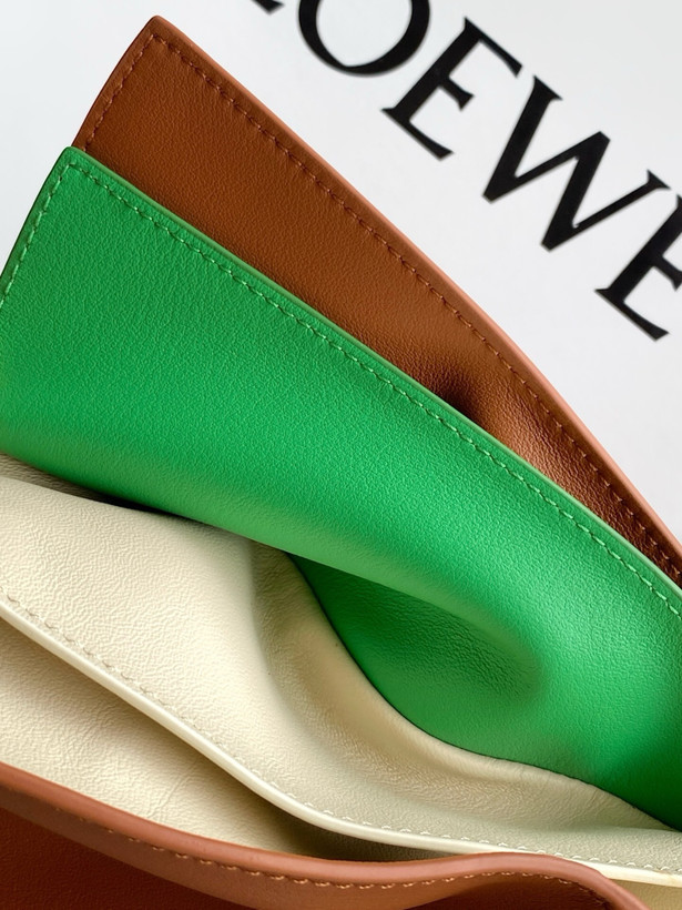 کیف زنانه برند Loewe