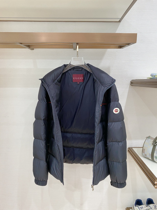 کاپشن برند Gucci
