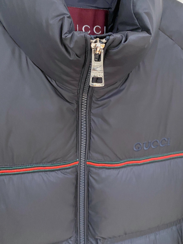 کاپشن برند Gucci