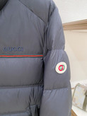 کاپشن برند Gucci
