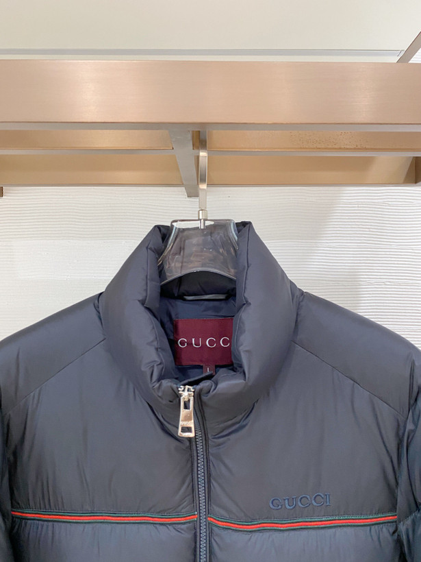 کاپشن برند Gucci