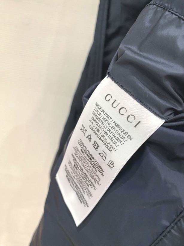 کاپشن برند Gucci