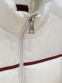 کاپشن برند Gucci