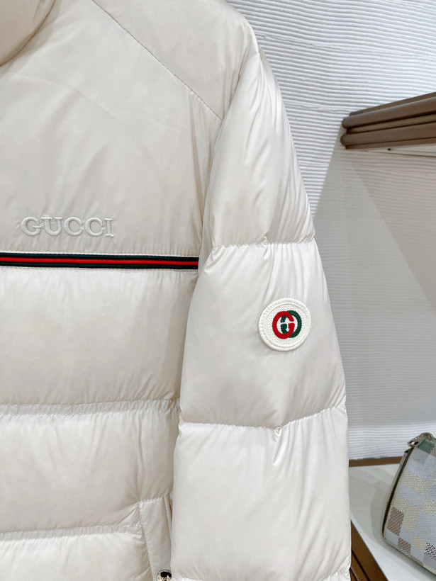 کاپشن برند Gucci
