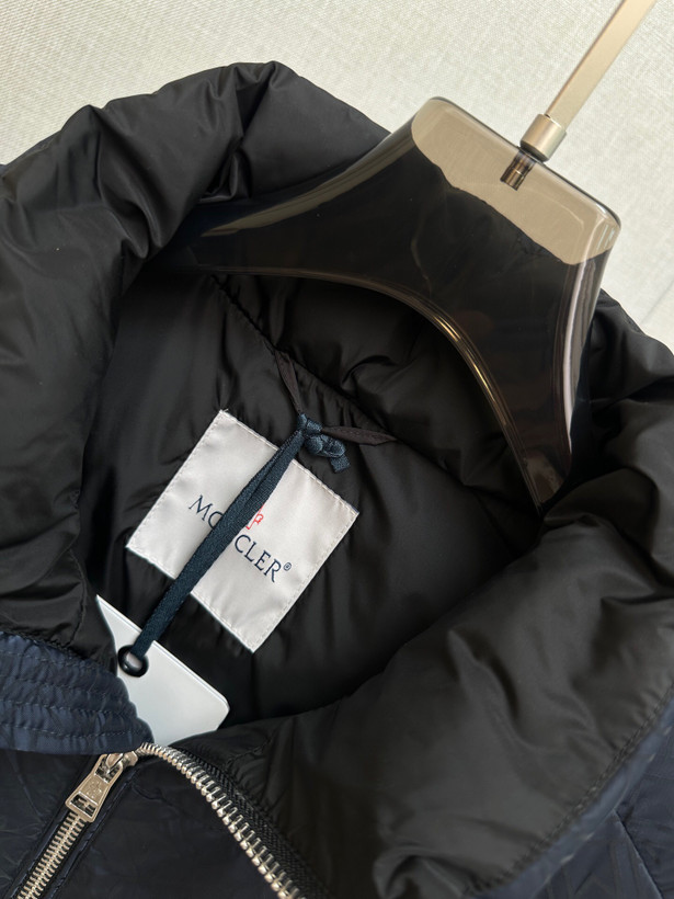 پافر برند Moncler