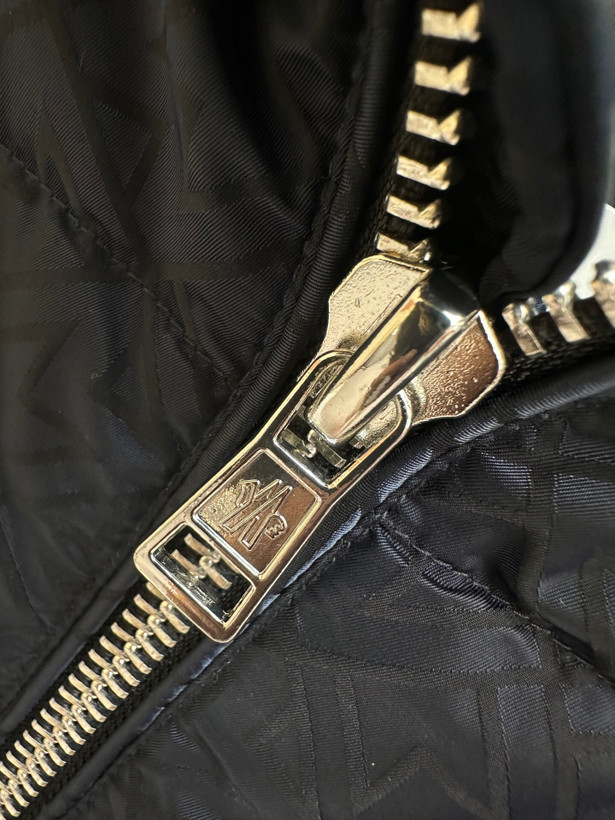 پافر برند Moncler