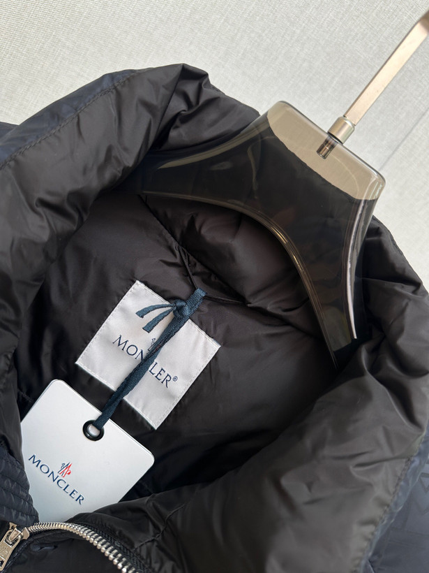 پافر برند Moncler