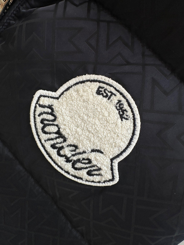 پافر برند Moncler