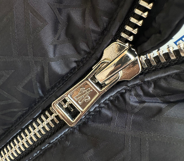 پافر برند Moncler