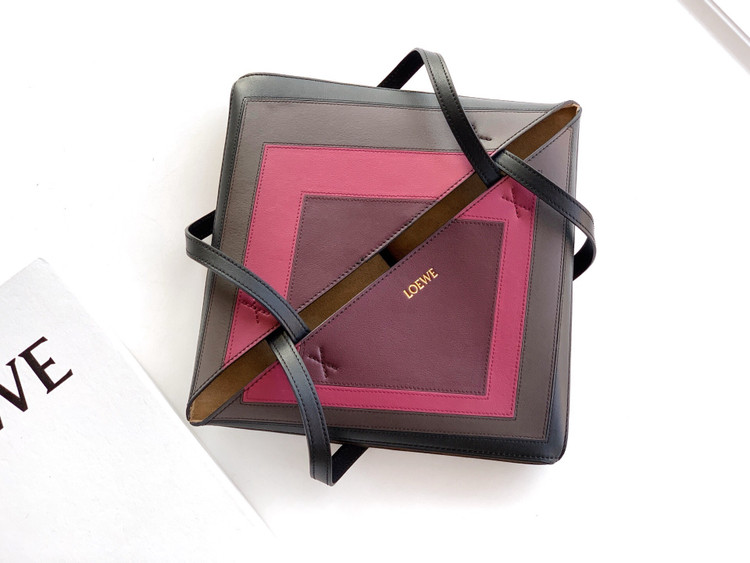کیف زنانه برند Loewe