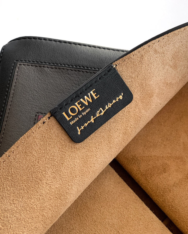 کیف زنانه برند Loewe