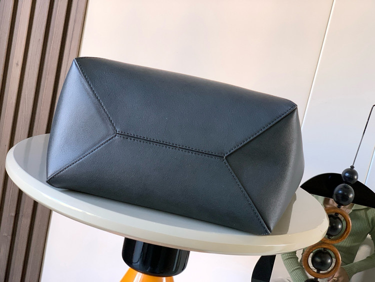 کیف زنانه برند Loewe