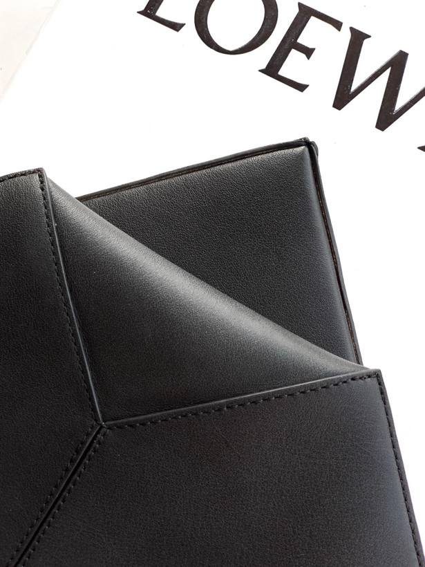 کیف زنانه برند Loewe