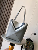 کیف زنانه برند Loewe