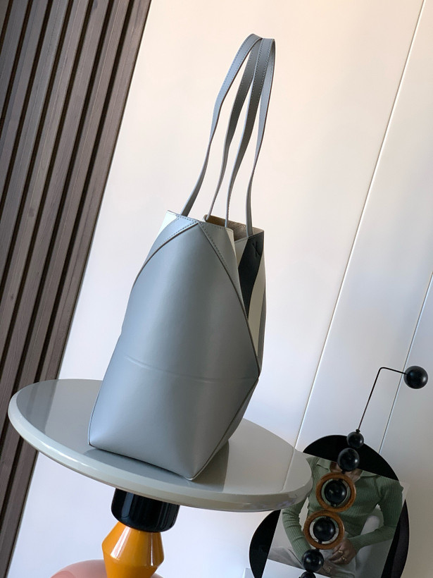 کیف زنانه برند Loewe