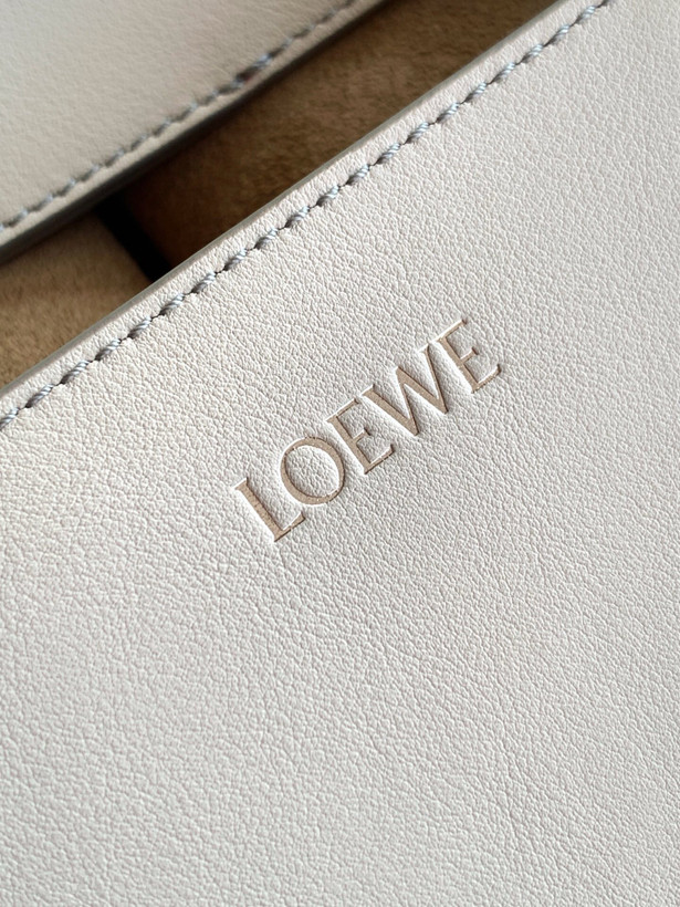 کیف زنانه برند Loewe