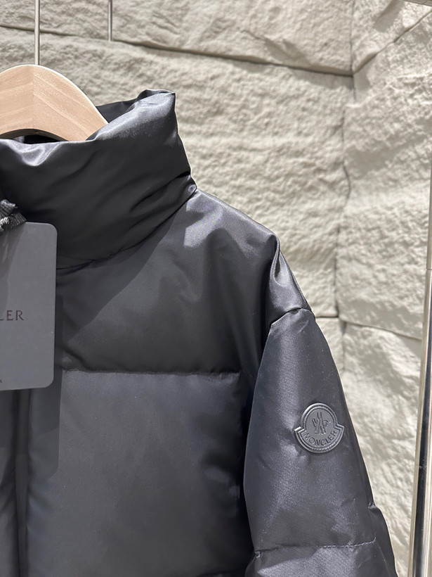کاپشن زنانه برند Moncler