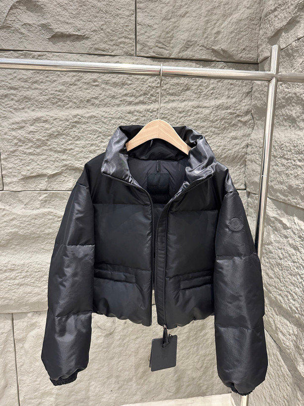 کاپشن زنانه برند Moncler