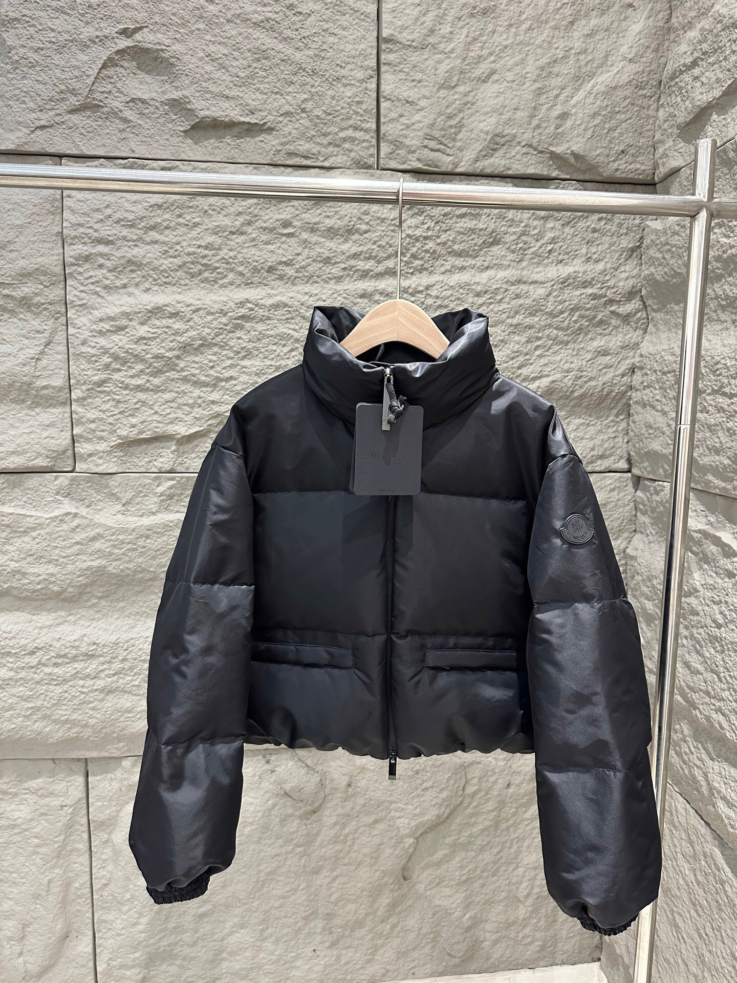 کاپشن زنانه برند Moncler