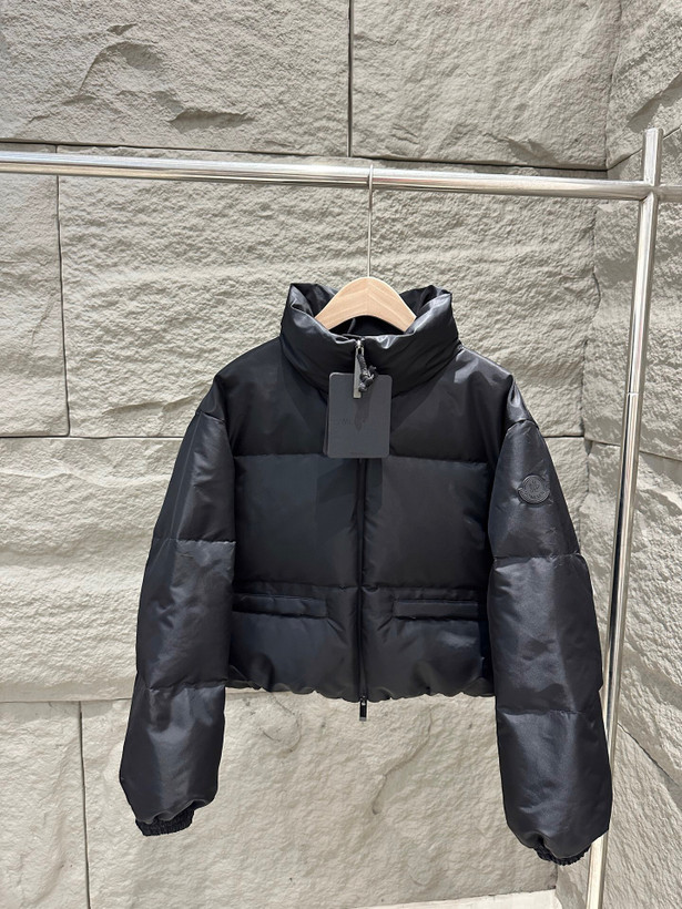 کاپشن زنانه برند Moncler