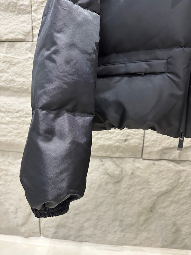 کاپشن زنانه برند Moncler