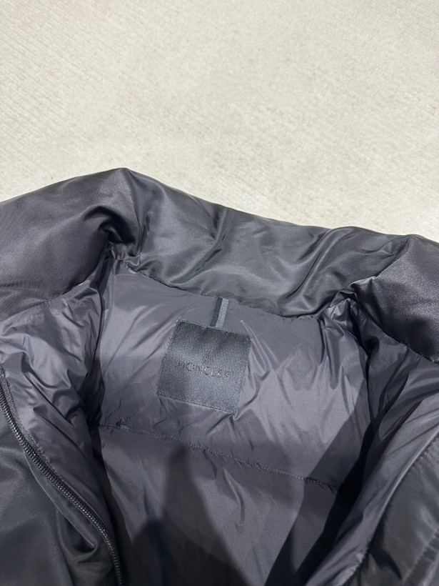 کاپشن زنانه برند Moncler