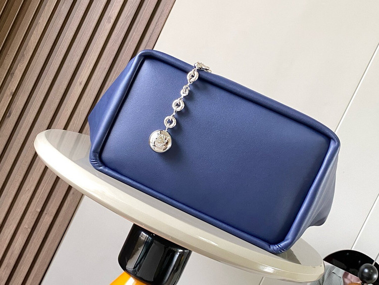 کیف زنانه برند Loewe