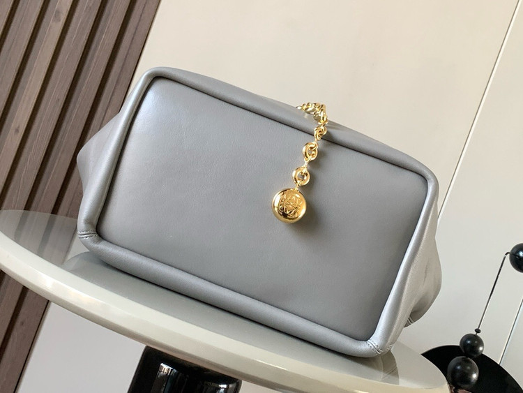 کیف زنانه برند Loewe