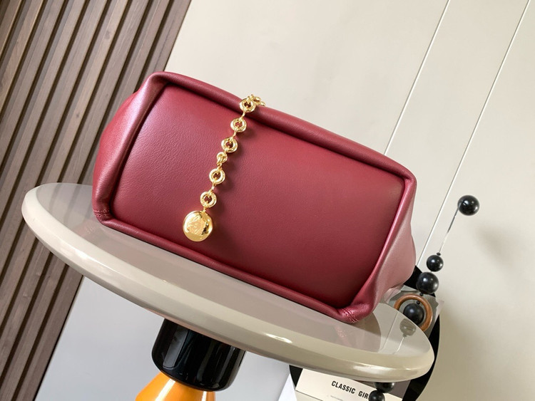 کیف زنانه برند Loewe