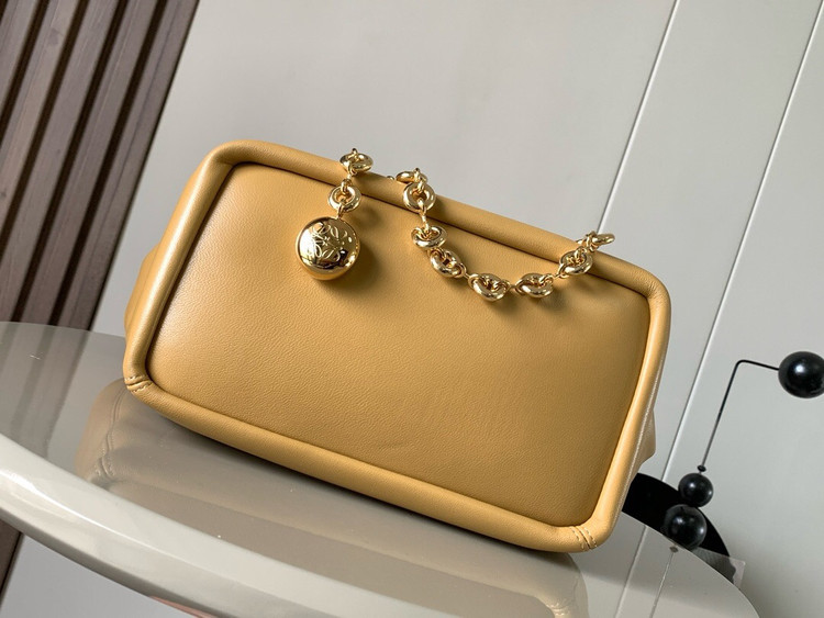 کیف زنانه برند Loewe