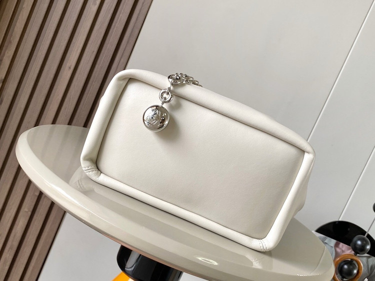 کیف زنانه برند Loewe