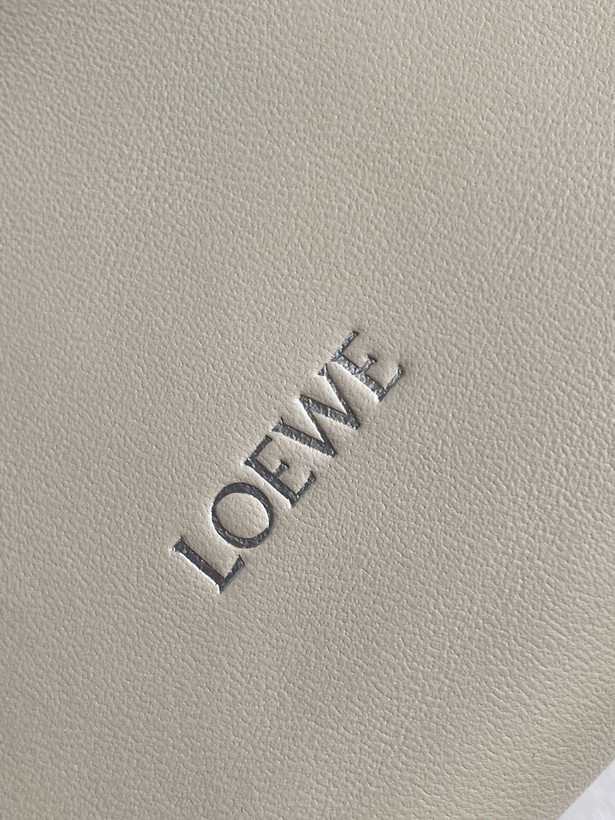 کیف زنانه برند Loewe
